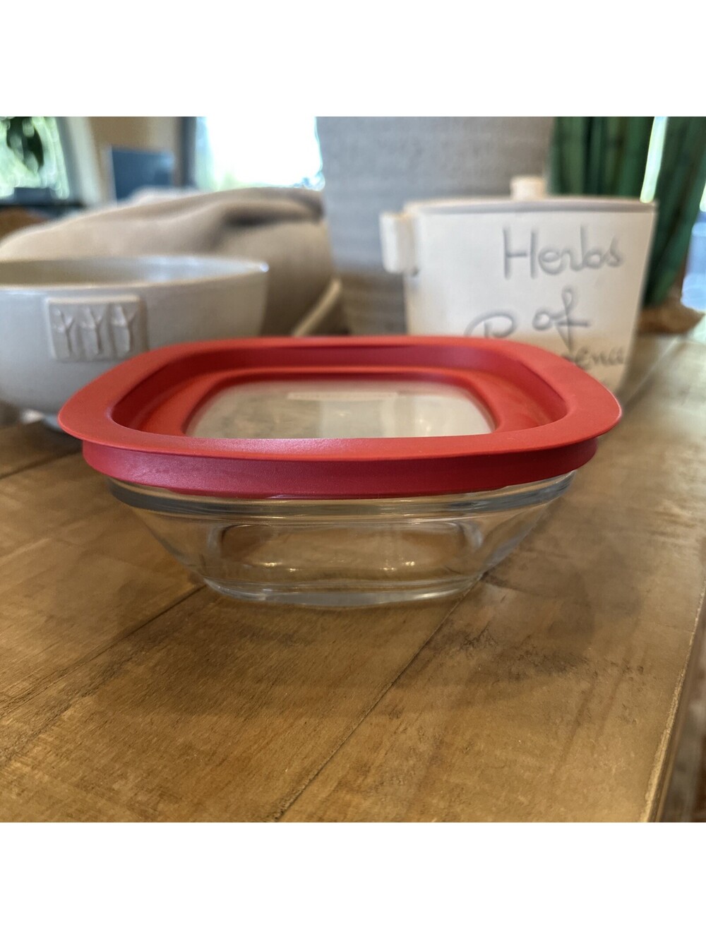 Rubbermaid 4 Cup Glass Food Storage Container Easy Find Red Lid  7N63